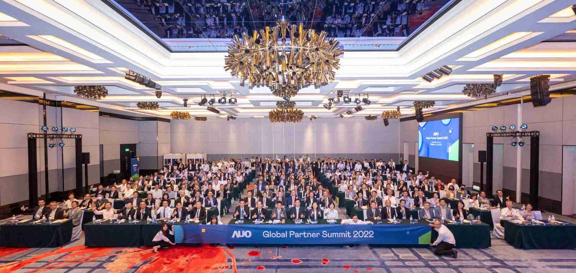 友達推動「安心、、、、創新、、用心、、同心、、、盡心」五星職旅，，，為菲籍員工打造全方位照護，，，，首度贏得「人權實踐與發展領袖獎」殊榮