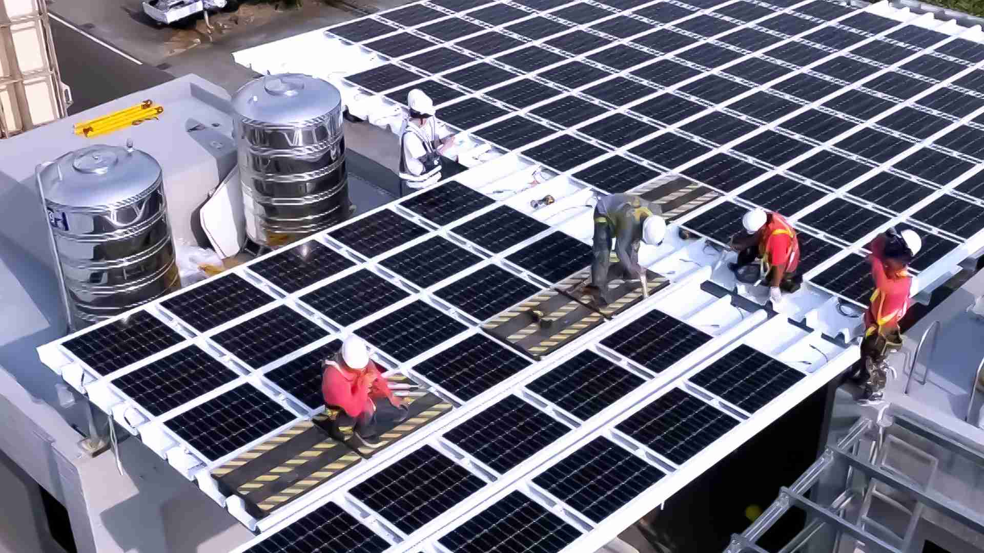 优游UB8着力于替代能源之技术研发，，，如光电浪板的相关制程、、、设备与产品，，，，其中所开发之光电整合型浪板，，减少传统金属支架安装，，，更提升耐候度，，，可广泛运用于多元场域，，，并辅助建筑达到净零碳排目标